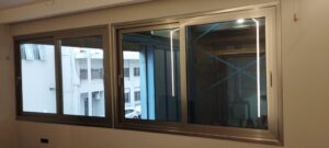 Σε ανοδίωση κούφωμα αλουμινίου τύπου επάλληλ