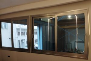 Σε ανοδίωση κούφωμα αλουμινίου τύπου επάλληλ