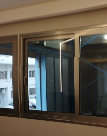 Σε ανοδίωση κούφωμα αλουμινίου τύπου επάλληλ